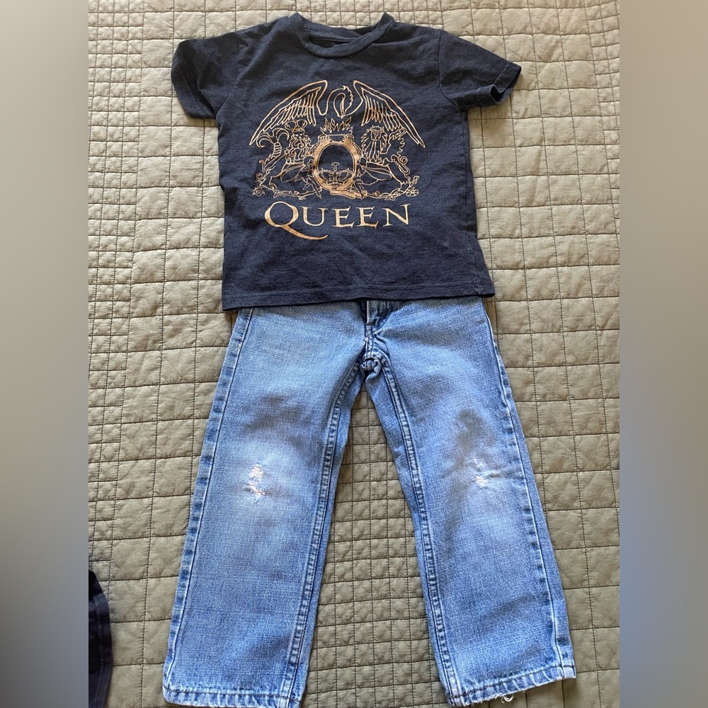 5t Levi's Blue Denim Jeans bundled with 5t Queen T-shirt